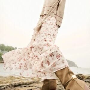 XL | Altar'd State | NWOT | Floral Skirt